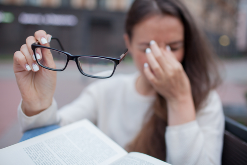 lady suffering from dry eye